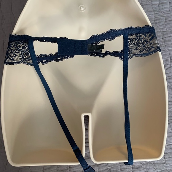 La perla lace garter belt in Navy blue - Picture 4 of 6